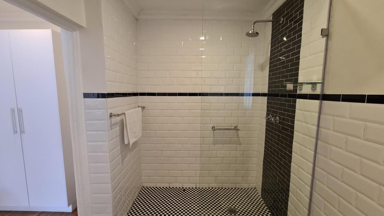 Hathaway 3* East London